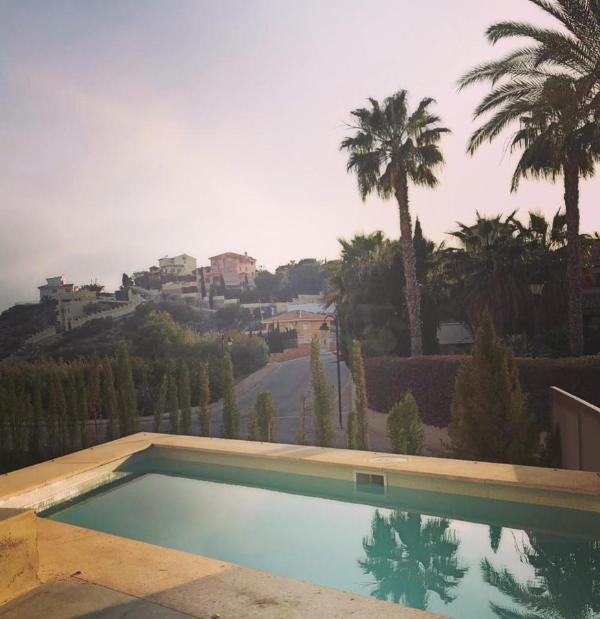 Junto Al Mar Con Piscina Climatizada Vakantiehuis